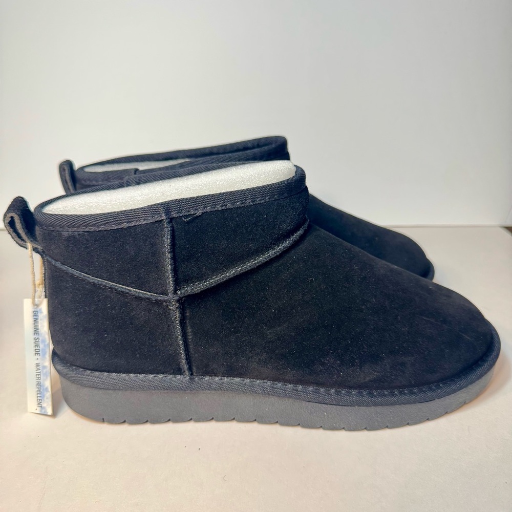 NWT. Cushionaire Hip 2 Cozy black Ankle Boots. Size 10W. New with tag, no box.
